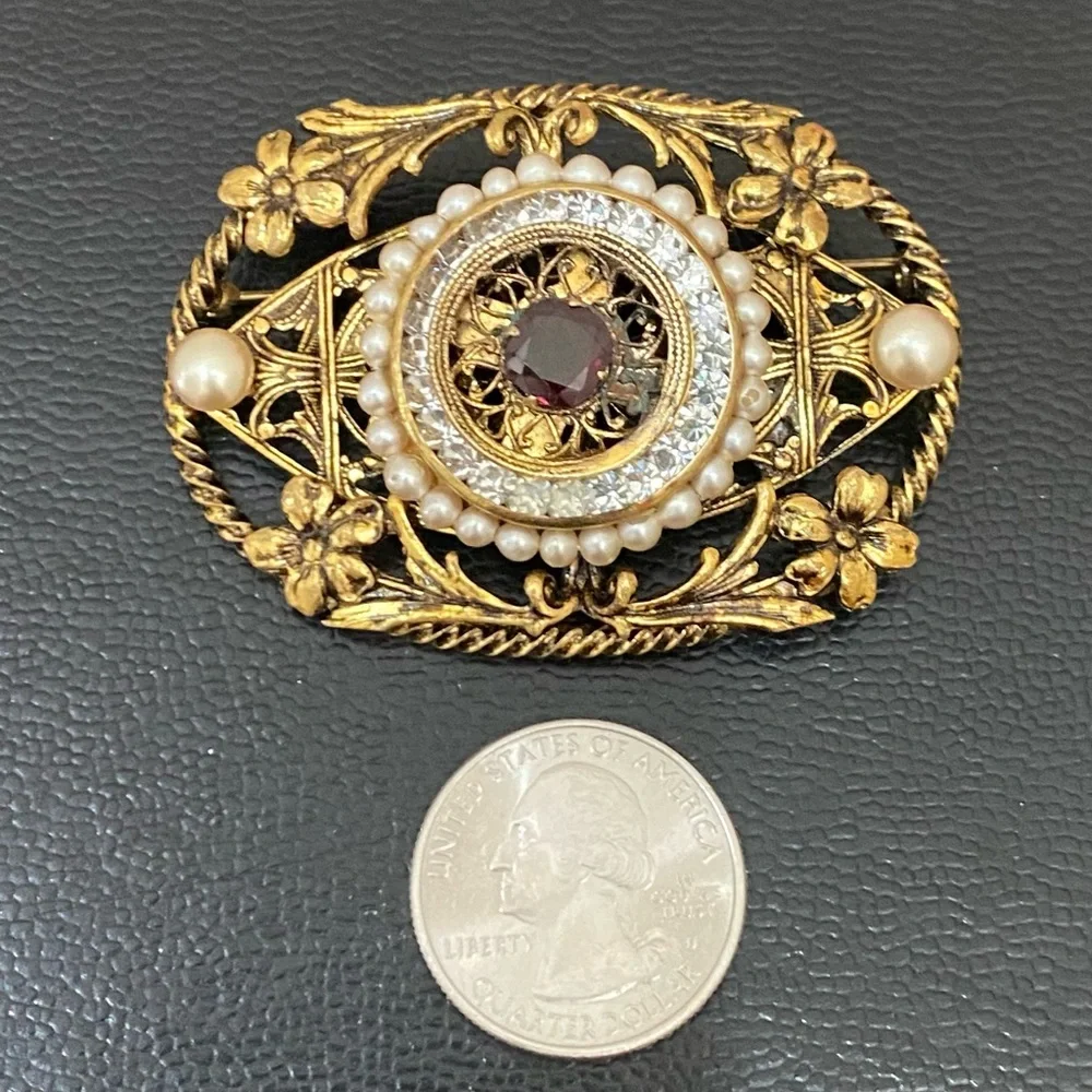 Vintage Unsigned Filigree Garnet Birthstone Faux Pearl Ornate Gold-tone Brooch - Picture 7 of 12